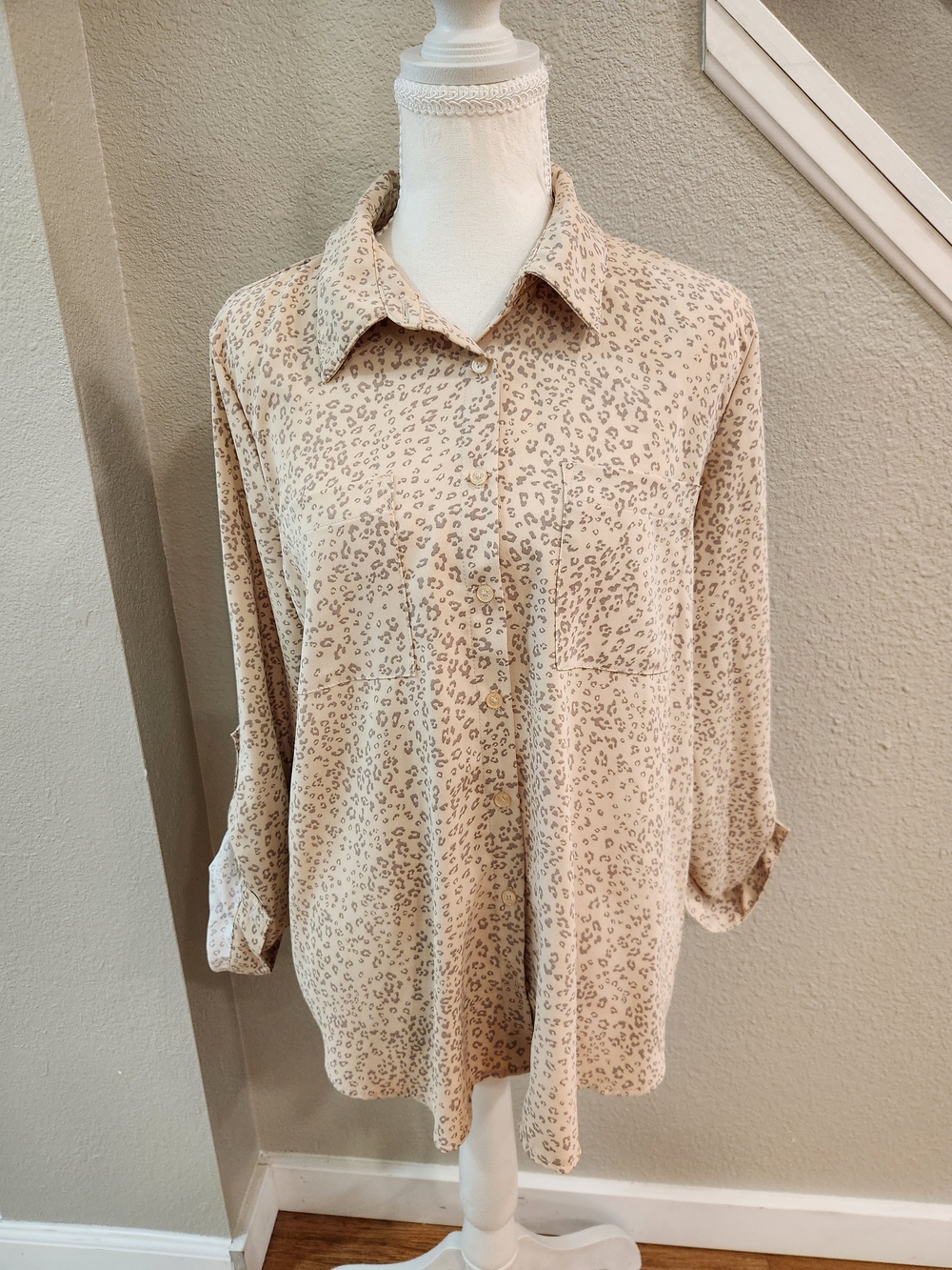 Olive & Oak Neutral Leopard-Print Button-Up Shirt